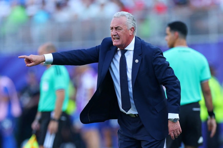 Soccer Football - FIFA World Cup 2026 - Round of 16 - Paraguay v France - Philadelphia Stadium, Philadelphia, Pennsylvania, U.S. - July 4, 2026
Paraguay coach Gustavo Alfaro REUTERS/Mike Segar