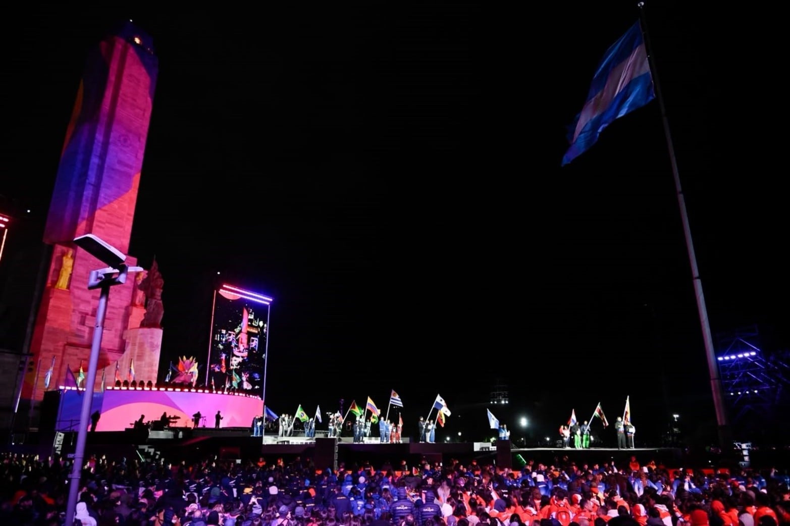 Se realizó la apertura de los Juegos Suramericanos 2026 en el Monumento de la Bandera, Rosario. 