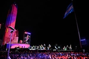 Se realizó la apertura de los Juegos Suramericanos 2026 en el Monumento de la Bandera, Rosario. Foto: Marcelo Manera