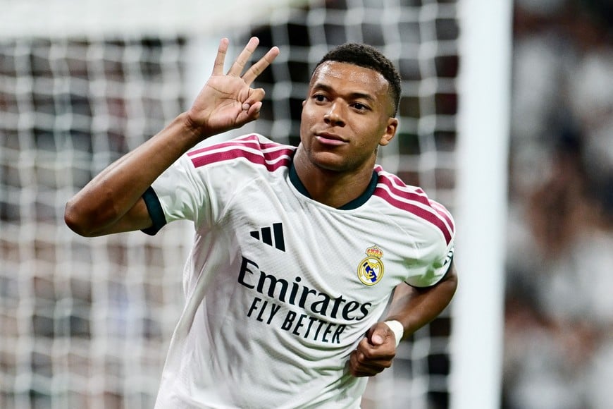 Soccer Football - LaLiga - Real Madrid v Real Sociedad - Estadio Santiago Bernabeu, Madrid, Spain - August 26, 2026
Real Madrid's Kylian Mbappe celebrates scoring their fourth goal to complete his hat-trick REUTERS/Juan Barbosa