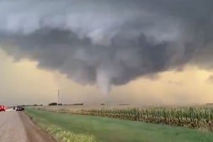 Las imágenes y grabaciones captadas por cazadores de tormentas y pobladores del área no tardaron en circular.