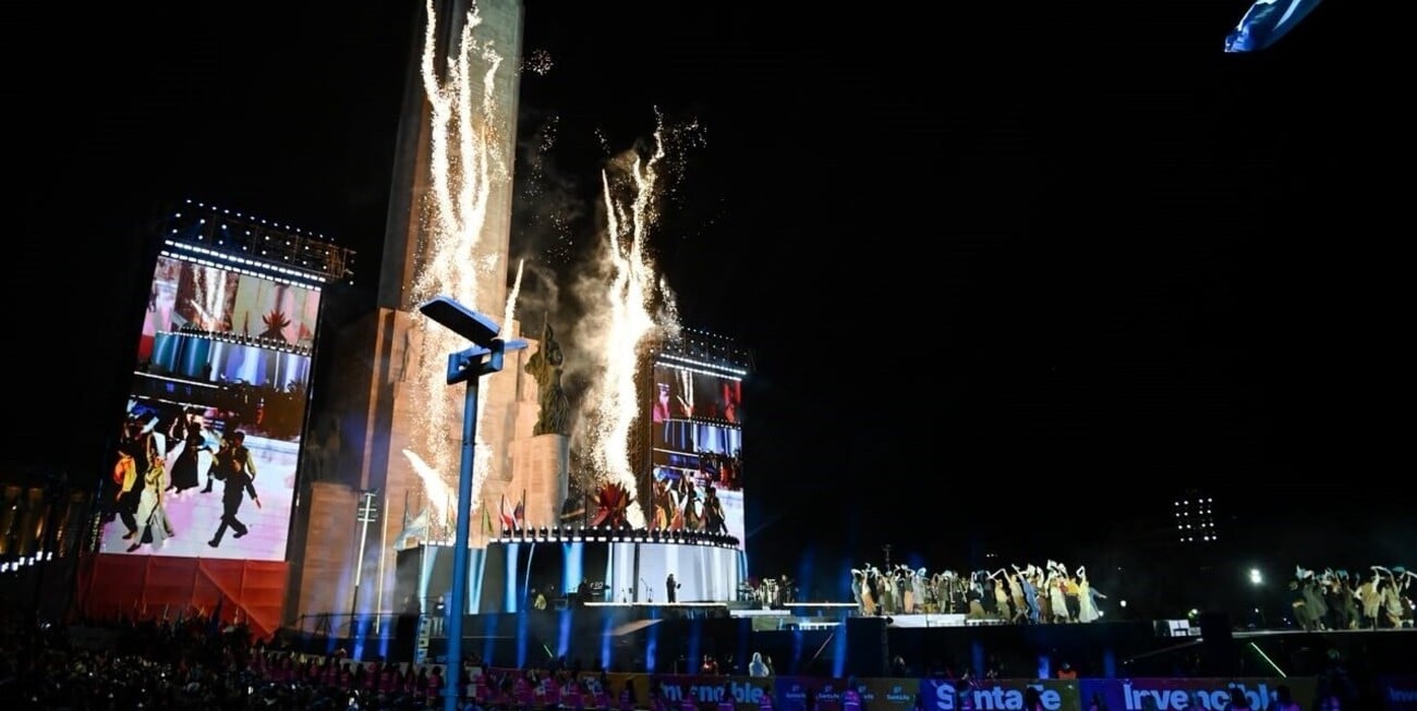 Se realizó la apertura de los Juegos Suramericanos 2026 en el Monumento de la Bandera, Rosario. Foto: Marcelo Manera