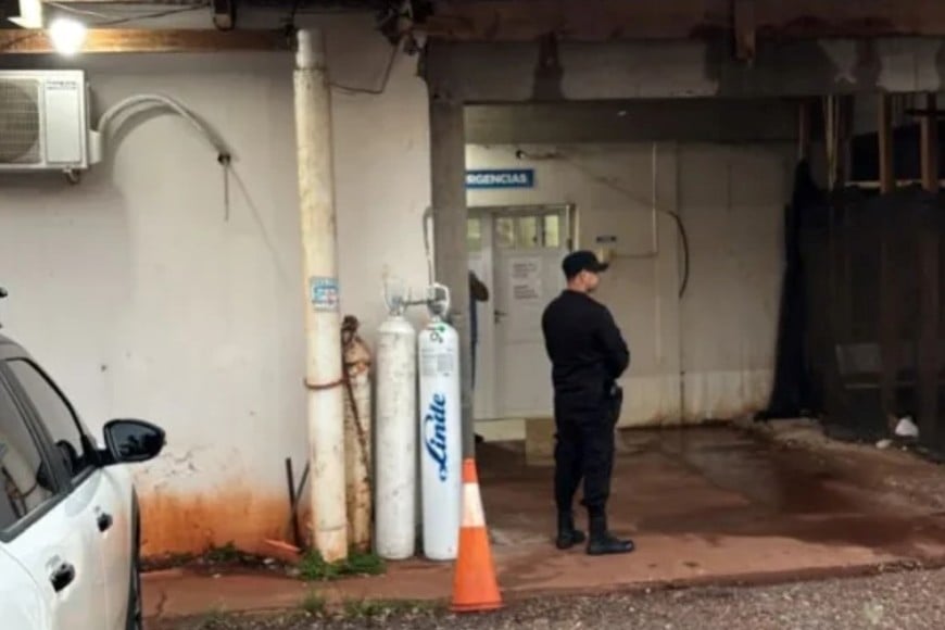 El acusado permanece internado con custodia policial.
