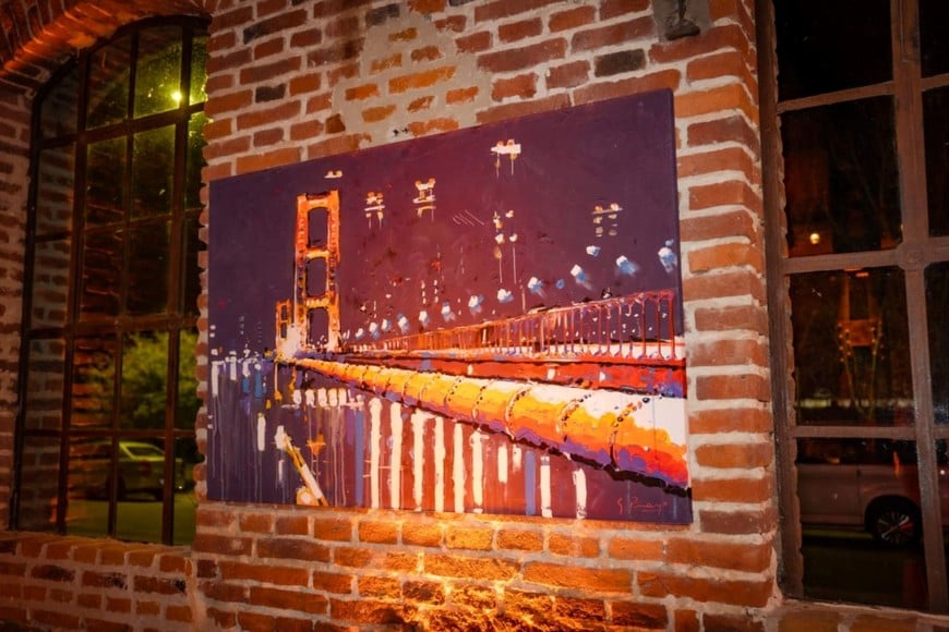 El Puente Colgante, ícono de la ciudad. Santa Fe de noche, Gustavo Pueyo. Patrimonio de Santa Fe Arte.