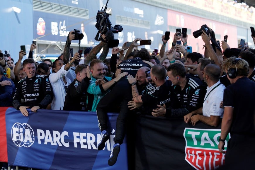Formula One F1 - Spanish Grand Prix - Madring, Madrid, Spain - September 13, 2026
Mercedes' Andrea Kimi Antonelli celebrates after winning the Spanish Grand Prix REUTERS/Violeta Santos Moura