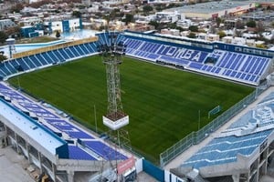 El estadio Feliciano Gambarte de Mendoza es el escenario del duelo entre Colón y Godoy Cruz por la fecha 29 de la Primera Nacional.