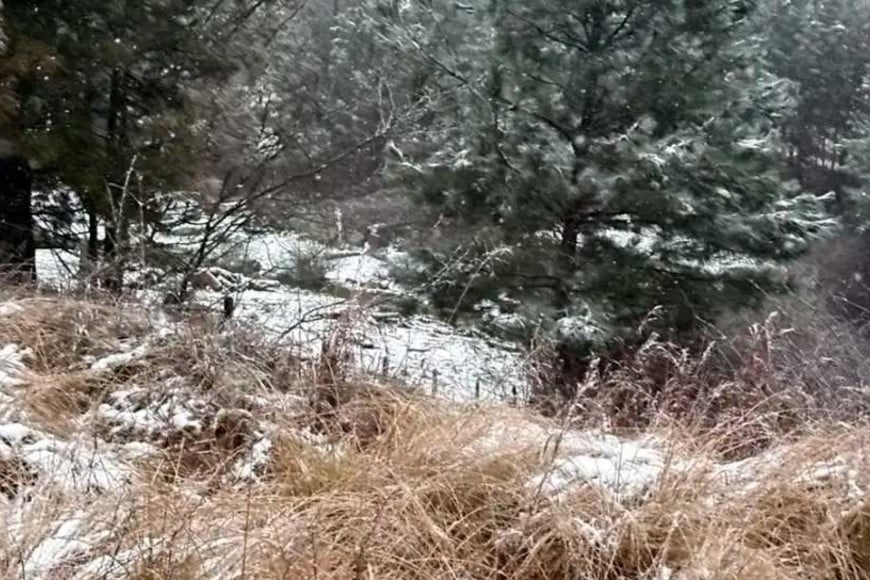Un manto blanco cubre a las sierras este fin de semana.