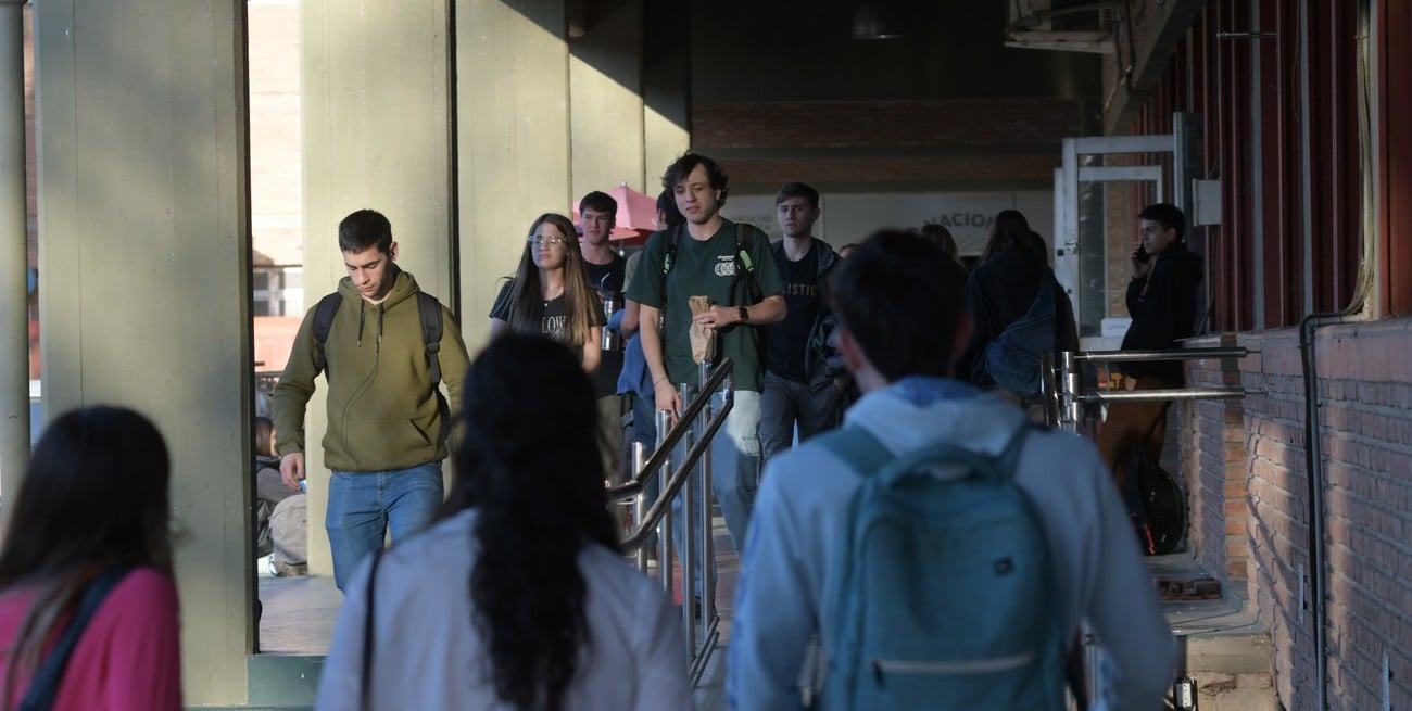 Elegir una carrera en tiempos de IA: “La información sola no alcanza para decidir”