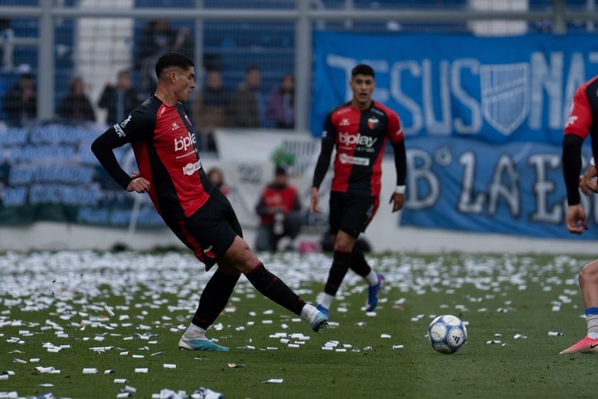 Caída sabalera ante el Tomba. Franco Monsalvo