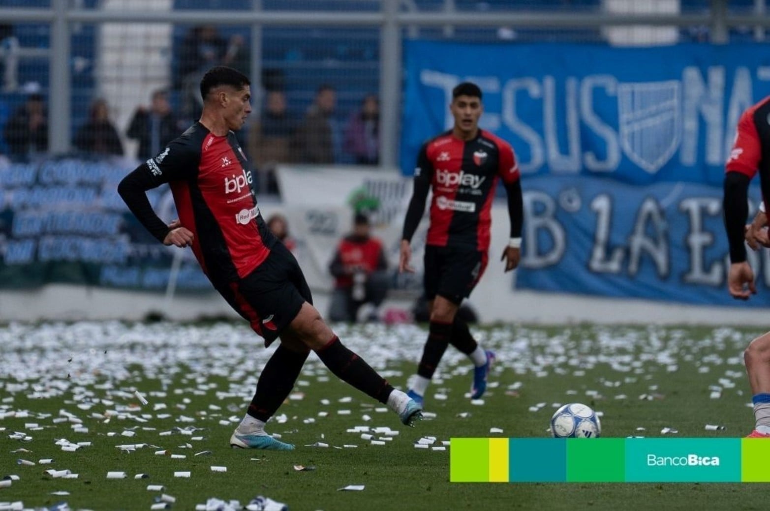 Pese al buen tiempo, Colón se fue en desventaja al descanso.