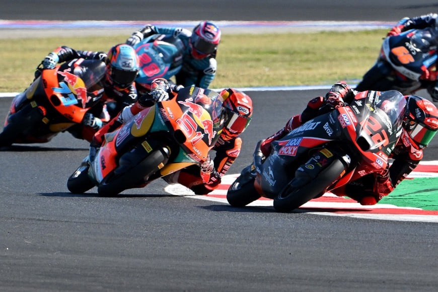 MotoGP - San Marino Grand Prix - Misano World Circuit Marco Simoncelli, Misano, Italy - September 13, 2026
Liqui Moly Dynavolt Intact GP's David Almansa, Red Bull KTM Ajo's Brian Uriarte and Red Bull KTM Tech3's Valentin Perrone in action during Moto 3 race REUTERS/Jennifer Lorenzini