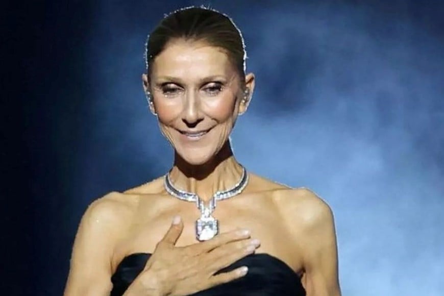 Céline Dion volvió a cantar frente a miles de personas en París