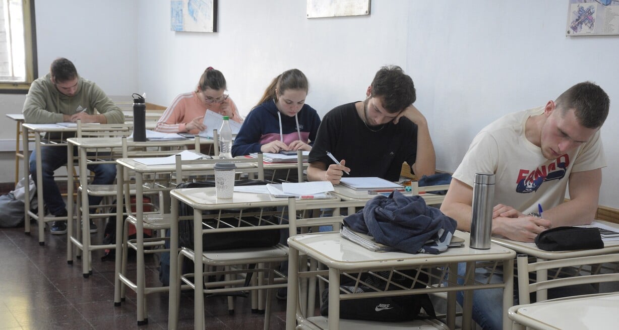 La motivación no es permanente. Habrá materias difíciles, frustraciones y momentos de dudas. “Cuando la motivación se va, hay que activar la perseverancia”, sostiene la psicóloga. Foto: Luis Cetraro