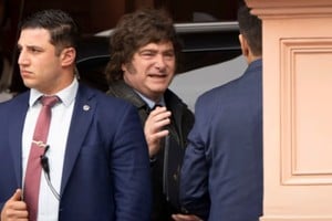 El presidente Javier Milei llegando este lunes a Casa Rosada.. Crédito: NA