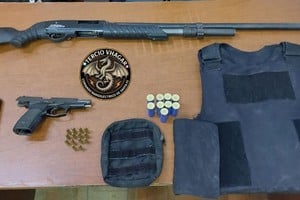 Episodio de violencia de género terminó con secuestro de armas y un chaleco balístico.