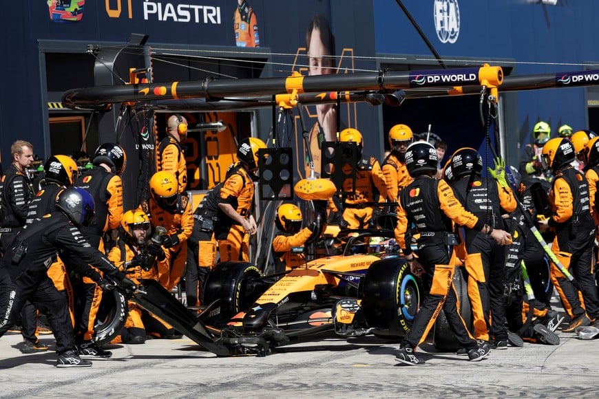 Formula One F1 - Spanish Grand Prix - Madring, Madrid, Spain - September 13, 2026
McLaren's Oscar Piastri in the pits during the race REUTERS/Violeta Santos Moura/Pool