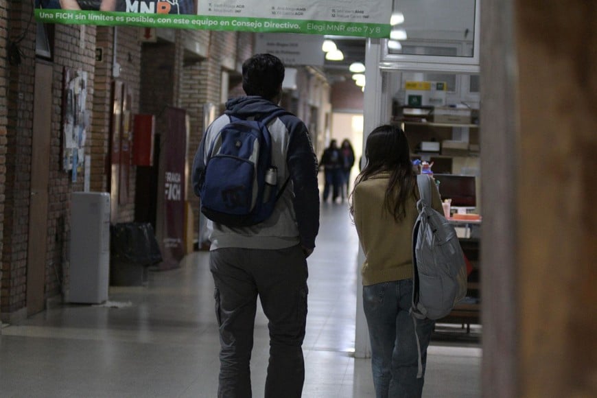 Postal de una “facu”. La rutina de la vida universitaria siempre es exigente. Manuel Fabatía