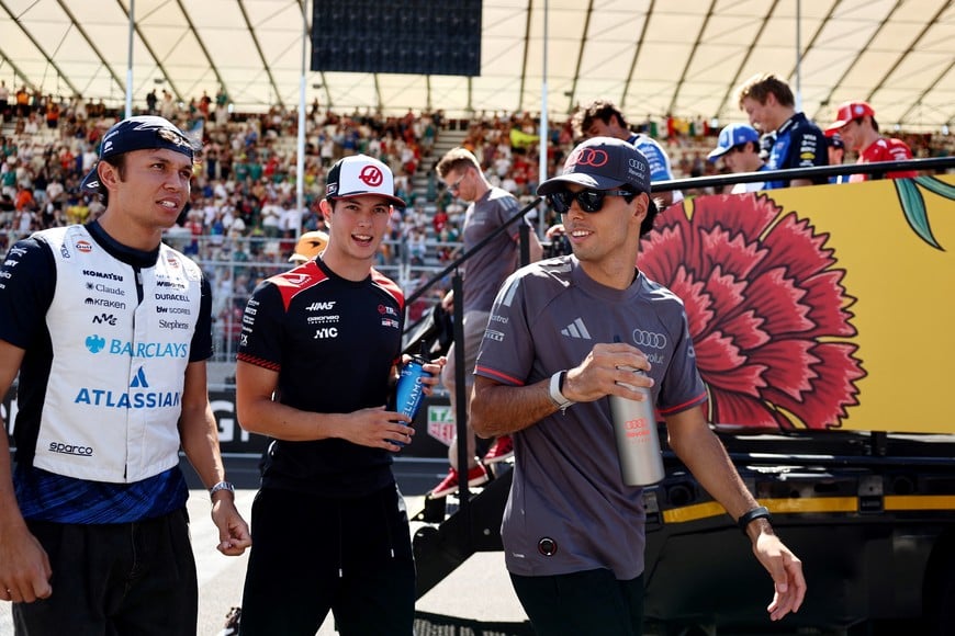 Formula One F1 - Spanish Grand Prix - Madring, Madrid, Spain - September 13, 2026
Audi's Gabriel Bortoleto, Haas' Oliver Bearman and Williams' Alexander Albon ahead of the race REUTERS/Jakub Porzycki