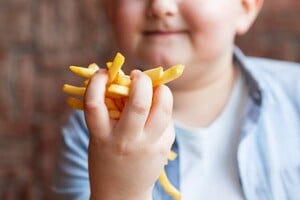 El entorno familiar cumple un papel fundamental en la alimentación de los chicos.
