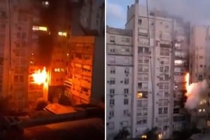 El fuego comenzó en el living de un departamento del cuarto piso de un edificio ubicado en avenida Callao y Quintana