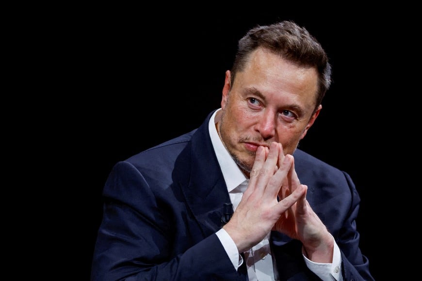 FILE PHOTO: Elon Musk, CEO of Tesla and SpaceX, gestures as he attends the Viva Technology conference dedicated to innovation and startups at the Porte de Versailles exhibition centre in Paris, France, June 16, 2023. REUTERS/Gonzalo Fuentes/File Photo