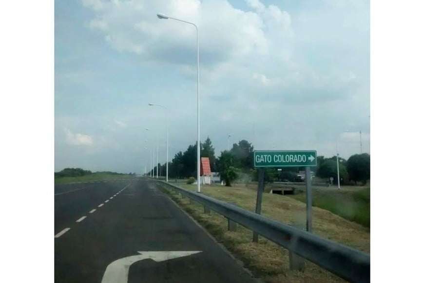 Dentro del departamento 9 de Julio, se encuentra Gato Colorado, cerca del límite con Chaco.