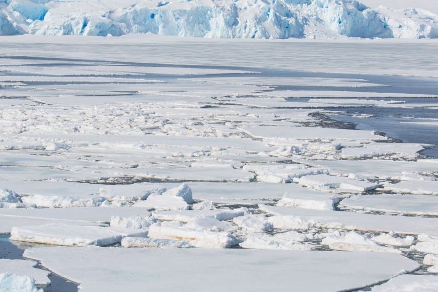 La desaparición de una enorme cantidad de hielo también tendría consecuencias sobre el sistema climático.