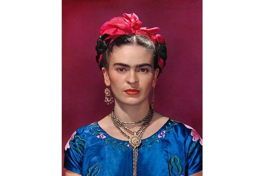 Nickolas Muray. Frida Kahlo in Blue Satin Blouse, 1939. Foto: Nickolas Muray Photo Archives