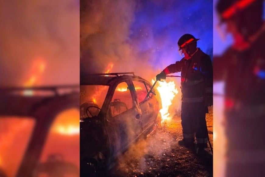 vehículo incendiado en un camino entre Recreo y Candioti