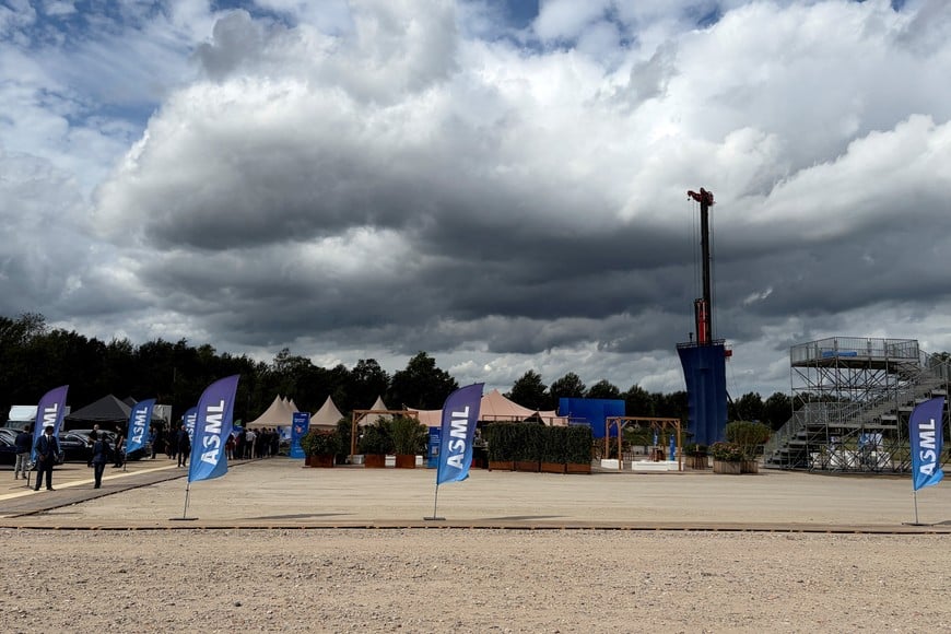 FILE PHOTO: A major new ASML production site, which will eventually add space for up to 20,000 workers and include offices, a logistics hub and manufacturing facilities in Eindhoven, Netherlands September 8, 2026. REUTERS/Toby Sterling/File Photo