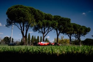 Ferrari en Imola, el circuito italiano que comenzó a prepararse ante la posibilidad de recibir la definición de la Fórmula 1 2026.