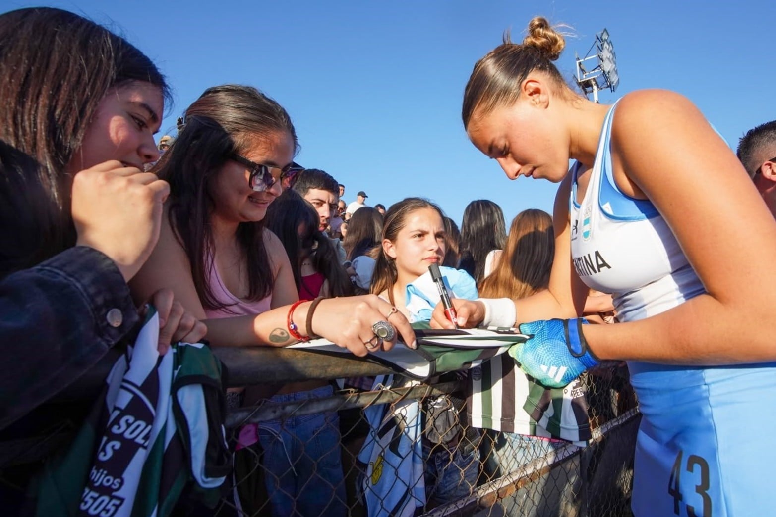 Los Leonas saludando al público post partido vs. Uruguay por los Juegos Suramericanos 2026.