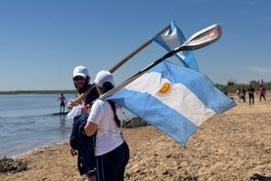 Argentina dominó el Stand Up Paddle con cuatro medallas en Santa Fe 2026. Foto: Martina Nonino.