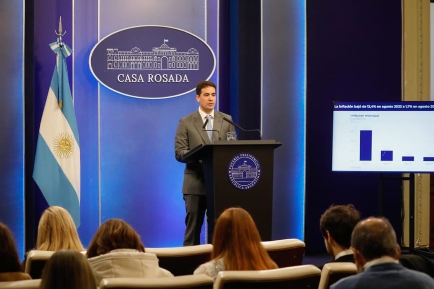 Adrián Ravier, vocero de la presidencia de Milei, este martes 15 de septiembre en Conferencia de Prensa. Crédito: Presidencia