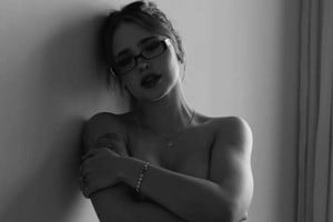 Desafiando los límites de las redes sociales, la influencer publicó esta jugada sesión de fotos.
