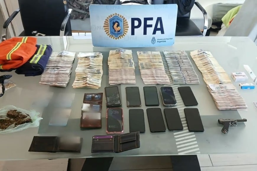 Los sospechosos fueron detenidos tras tres allanamientos.