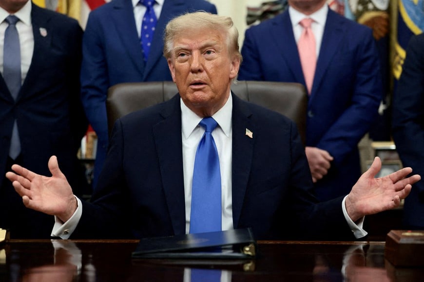 FILE PHOTO: U.S. President Donald Trump speaks during a meeting with travel executives in the Oval Office at the White House in Washington, D.C., U.S., September 2, 2026. REUTERS/Evelyn Hockstein/File Photo