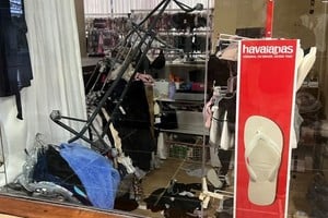 Además de robar los delincuentes causaron daños en el local. Foto: Gentileza