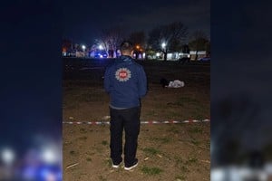 Según el testimonio de una persona que habría presenciado el hecho, uno de los hombres que hizo caer a José Luis del rodado, sacó un arma de entre sus ropas y le efectuó disparos de arma de fuego desde muy corta distancia, provocándole heridas que le ocasionaron la muerte.