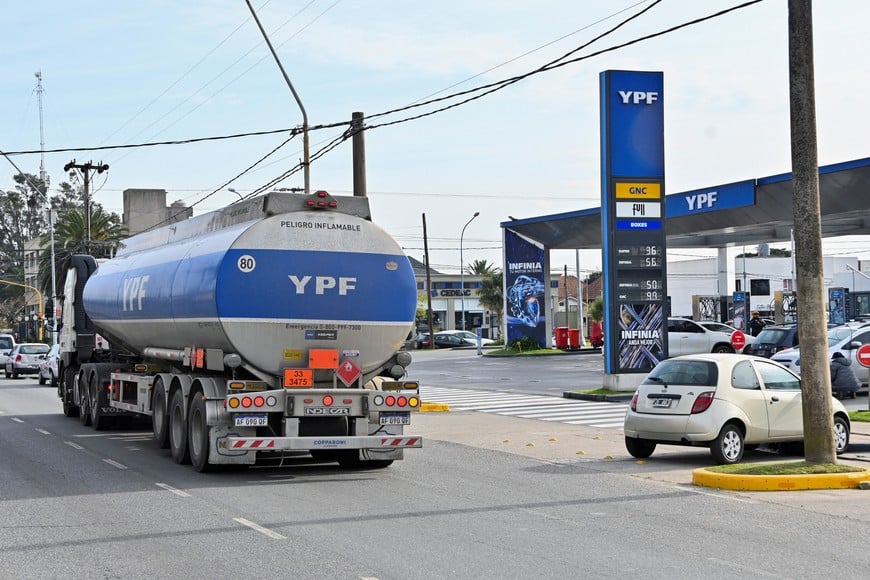 A tanker truck drives by a petrol station closed during a cold morning as Argentina curtails industrial gas supplies amid a historic cold snap and surging residential energy demand, in Mar del Plata, Argentina, July 3, 2025. REUTERS/Jose Scalzo