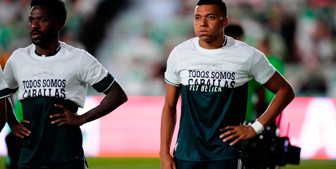 Por qué Mbappé, Vinícius y Konaté taparon sus remeras con mensajes de apoyo a Ceuta