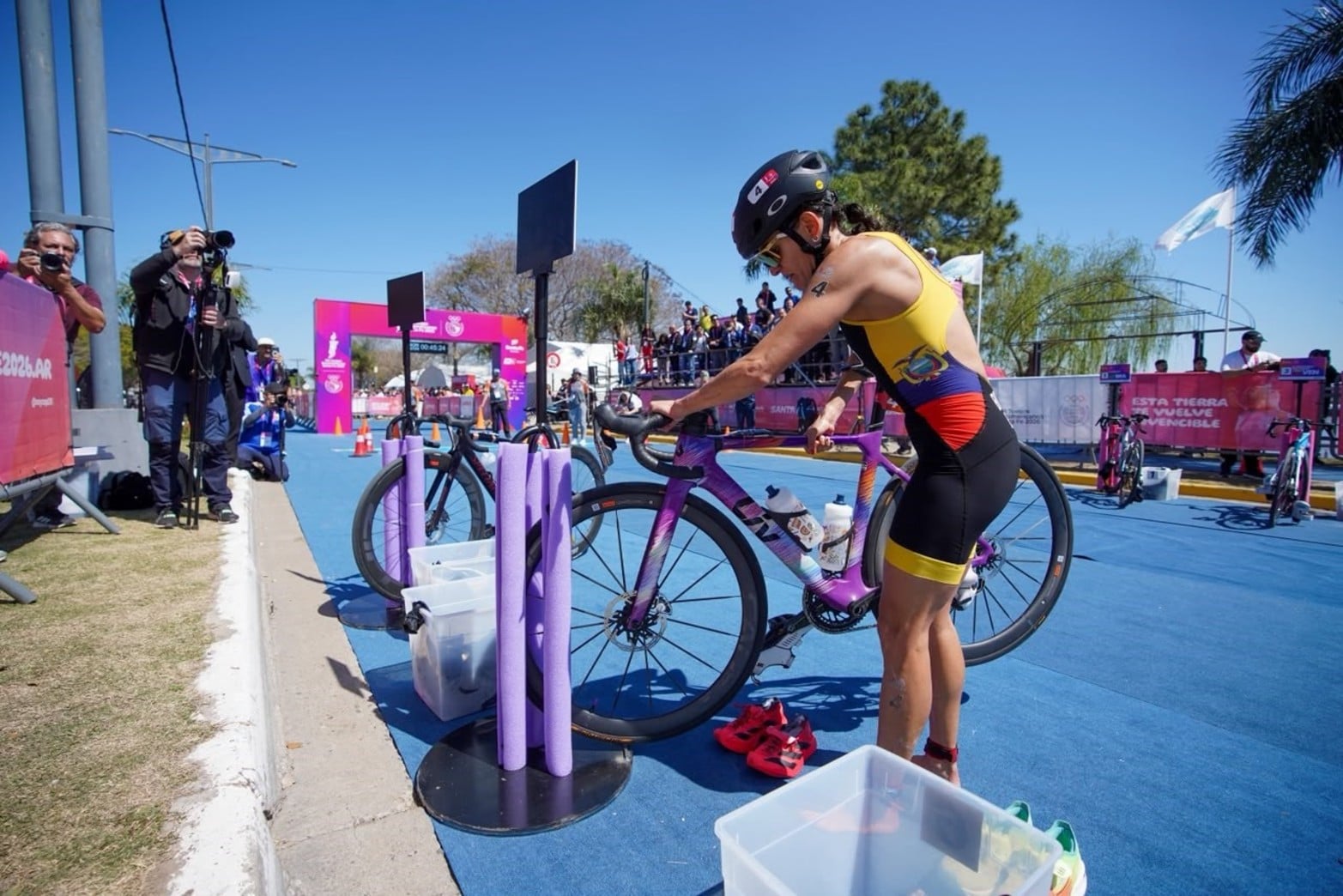 El triatlón femenino reunió a representantes de distintos países en una de las pruebas de resistencia de los Juegos Suramericanos Santa Fe 2026.