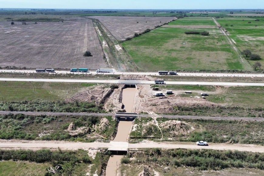 Con 57 kilómetros de canales y 60 alcantarillas, finalizó una importante obra hídrica en San Cristóbal