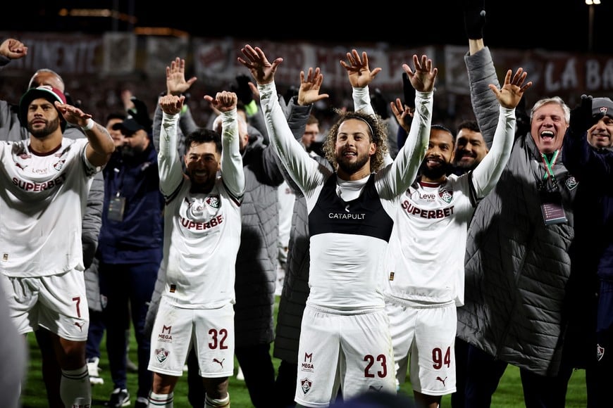 Soccer Football - Copa Libertadores - Quarter Final - Second Leg - Platense v Fluminense - Estadio Ciudad de Vicente Lopez, Buenos Aires, Argentina - September 15, 2026
Fluminense's Guga, Otavio, Luciano Acosta and Hulk celebrate after the match REUTERS/Agustin Marcarian
