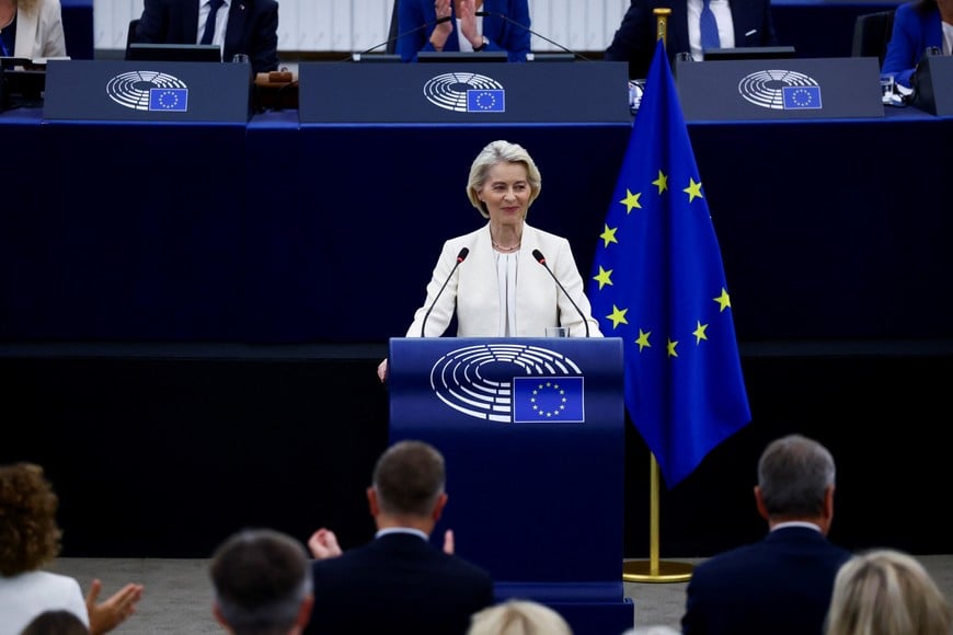 European Commission President Ursula von der Leyen reacts as she is applauded after delivering the State of the European Union address (SOTEU) to the European Parliament, in Strasbourg, France, September 16, 2026. REUTERS/Yves Herman
