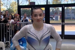 Julieta Lucas tras obtener la medalla de oro en piso femenino. Crédito: Juegos Suramericanos