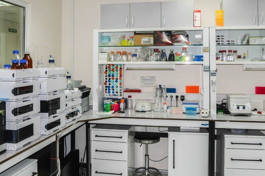 Inhibición preventiva de las actividades de dos laboratorios
