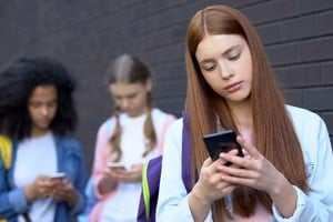 Creciente preocupación por el impacto que tienen las plataformas digitales sobre los menores.