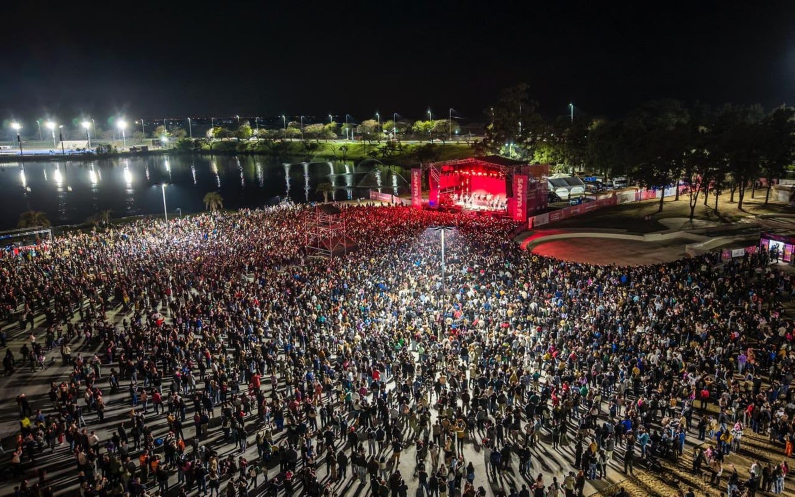 El Fan Fest repleto de santafesinos.