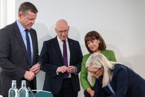 Escocia, Gales e Irlanda del Norte avanzan para impulsar su salida del Reino Unido. Sus líderes se reunieron en Cardiff y firmaron una declaración conjunta exigiendo el derecho de sus pueblos a celebrar referendos de autodeterminación. Desde la izquierda: Rhun ap Iorwerth, John Swinney, Mary Lou McDonald y Michelle O'Neill.